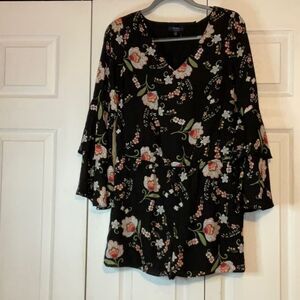 Kaari Floral Shorts‎ Romper Size 4